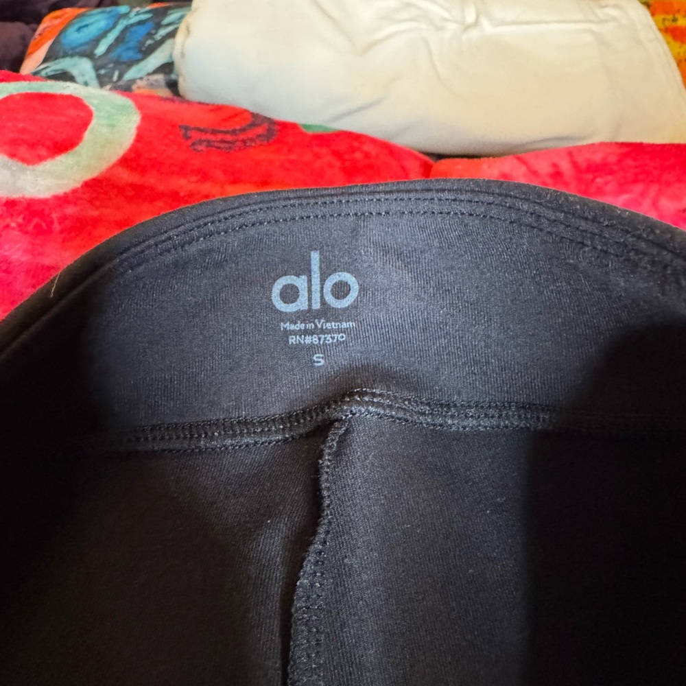 ALO Yoga legging bundle - Picture 6 of 8